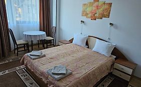 Studio In Flora Aparthotel